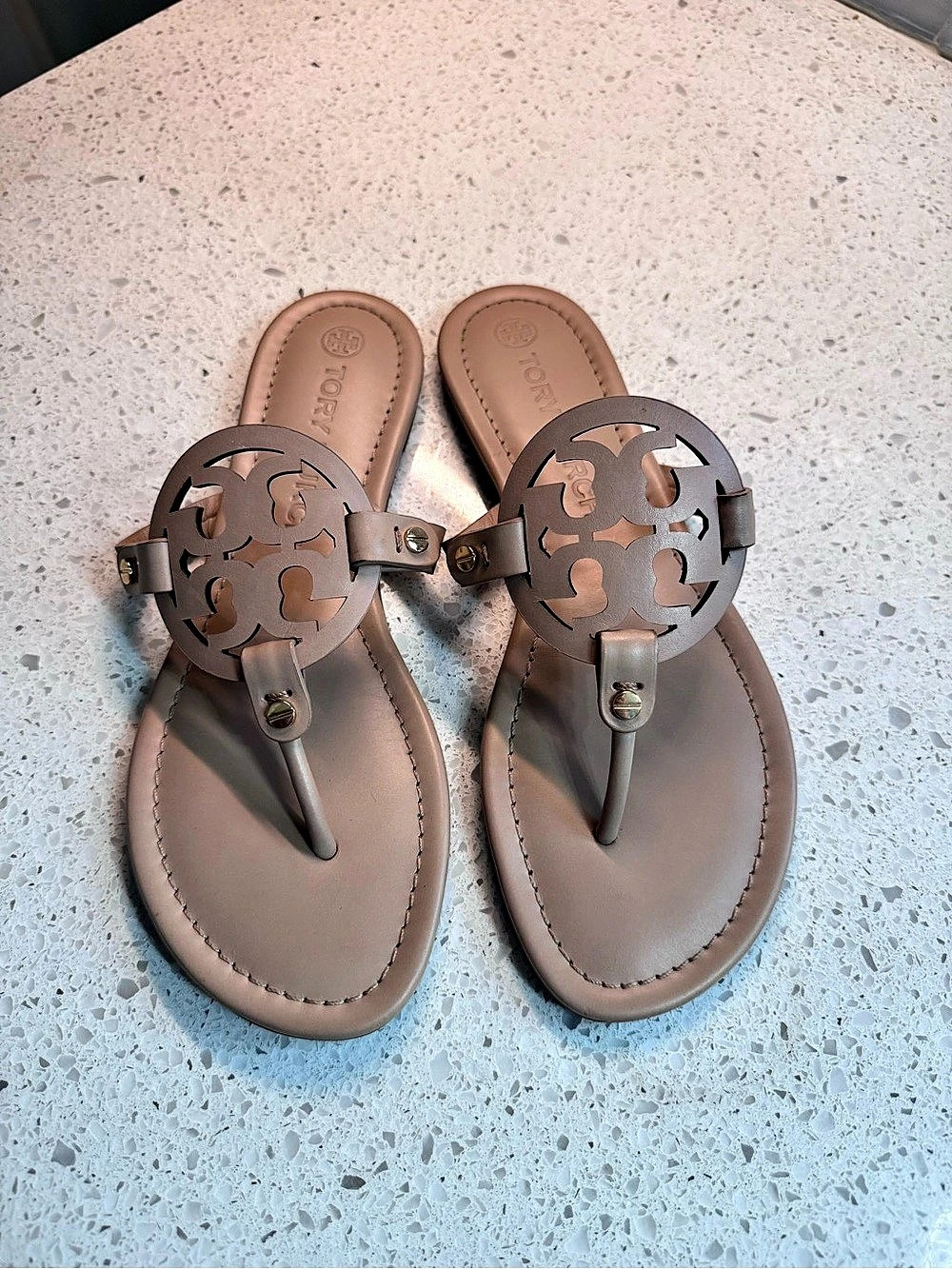 Tory Burch Miller Leather Thong Sandal Logo Medallion Sandals in Brown US 9.5